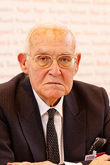 220px-Salon_du_livre_de_Paris_2011_-_Robert_Sabatier_-_002[1]