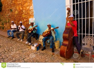 musiciens-de-rue-au-trinidad-cuba-54367247