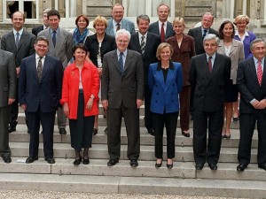 PARIS: PREMIER CONSEIL DES MINISTRES DU GO UVERNEMENT SOCIALISTE "NIVIERE PHOTOGRAPHE" "CONSEIL DES MINISTRES" FRANCE PARIS MATIGNON "MINISTRE FONCTION" "PHOTO OFFICIELLE" P.S. "PHOTO DE GROUPE" "JOSPIN LIONEL ACCOMPAGNE" "AUBRY MARTINE ACCOMPAGNE" "GUIGOU ELISABETH ACCOMPAGNE" "VOYNET DOMINIQUE ACCOMPAGNE" "CHEVENEMENT JEAN-PIER ACCOMPAGNE" "STRAUSS-KAHN DOMINIQU ACCOMPAGNE" "VAILLANT DANIEL ACCOMPAGNE" "ROYAL SEGOLENE ACCOMPAGNE" "ALLEGRE CLAUDE ACCOMPAGNE" "GAYSSOT JEAN-CLAUDE ACCOMPAGNE" "DEMESSINE MICHELE ACCOMPAGNE" "BUFFET MARIE-GEORGE ACCOMPAGNE" "MOSCOVICI PIERRE ACCOMPAGNE" "IMAGE NUMERISEE"