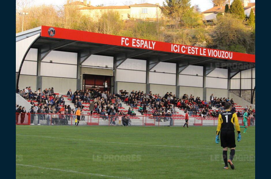 cette-rencontre-inaugure-le-nouveau-stade-du-viouzou-operationnel-depuis-avril-photo-archives-le-progres-damien-nore-1562943334