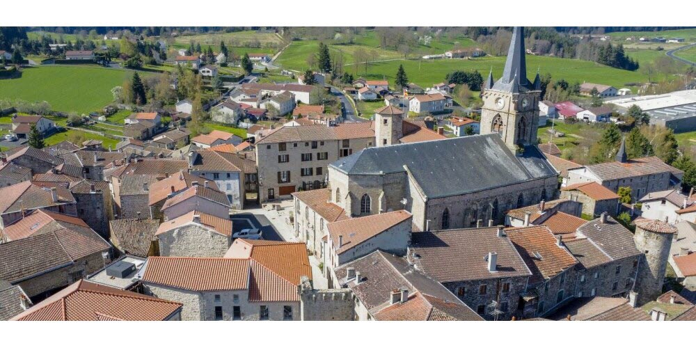 en-arrivant-a-saint-pal-de-chalencon-on-voit-le-clocher-de-l-eglise-percer-l-horizon-photo-progres-dr-1651256890